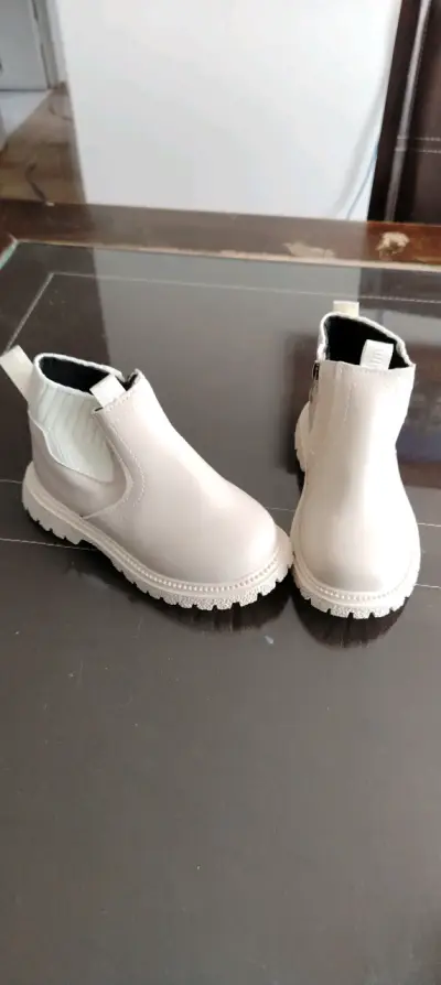 Botines blancos para niñas - miniatura 1