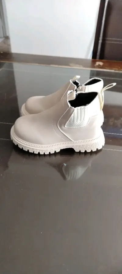 Botines blancos para niñas - miniatura 2