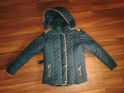 Chaqueta acolchada con capucha - miniatura 1