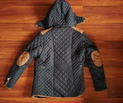 Chaqueta acolchada con capucha - miniatura 3