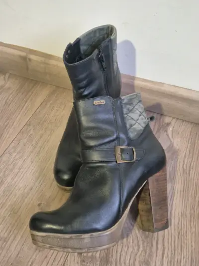 Botines de cuero negro con tacón alto - miniatura 1