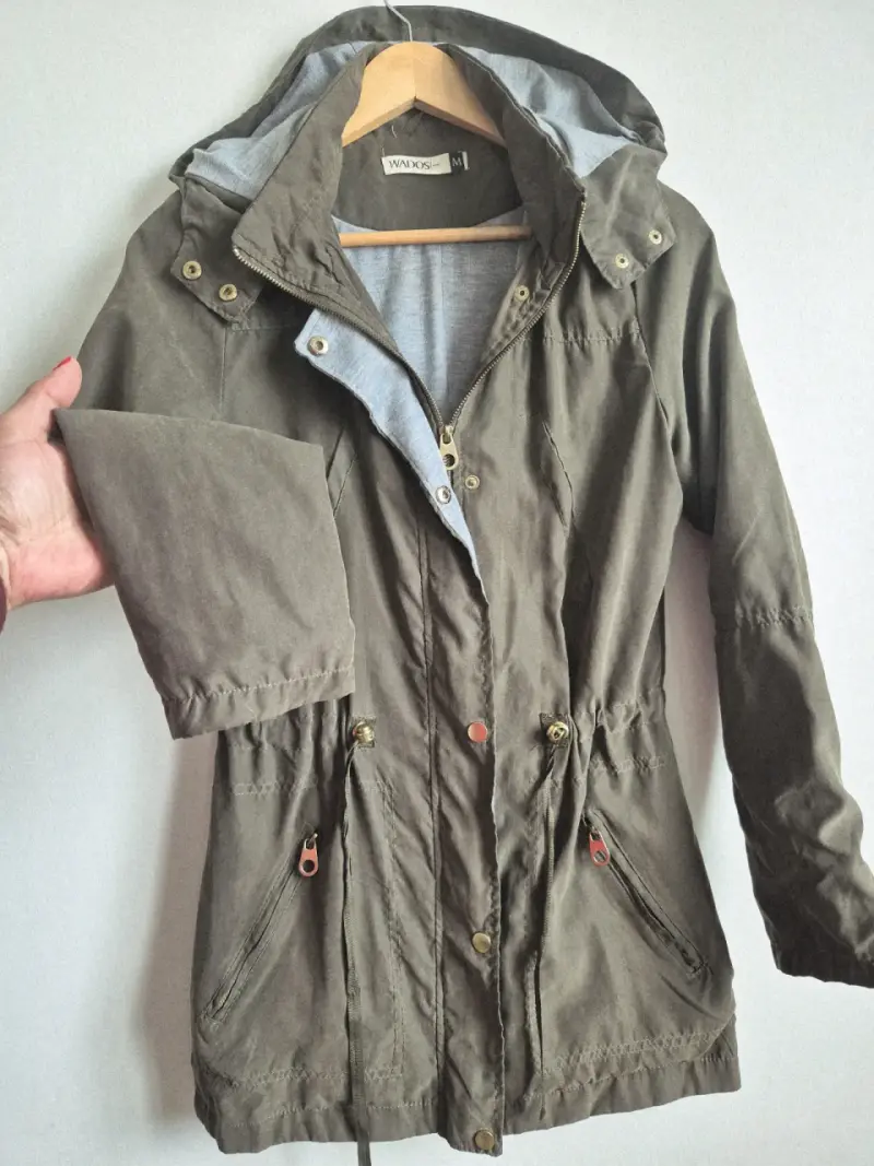 Parka verde militar con capucha para mujer - 2