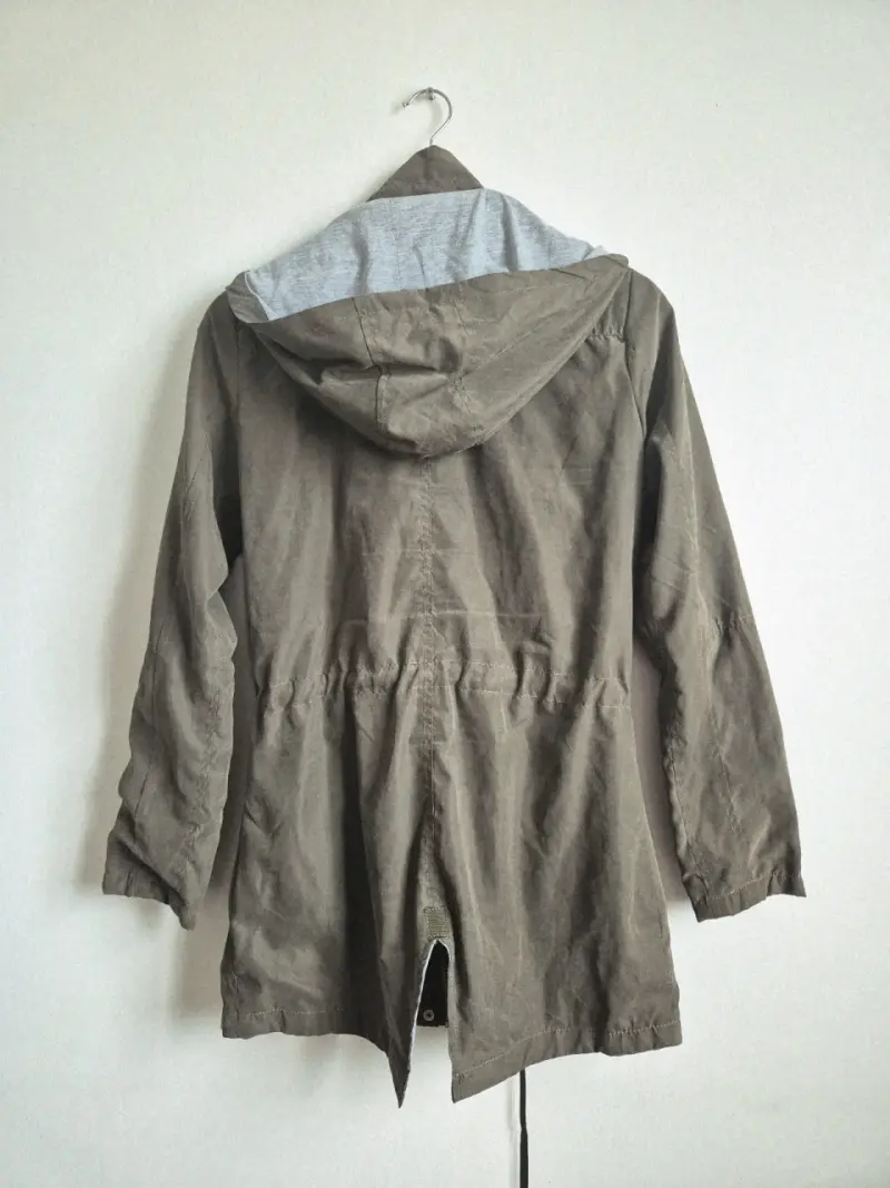 Parka verde militar con capucha para mujer - 4
