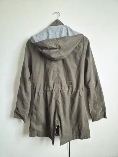 Parka verde militar con capucha para mujer - miniatura 4