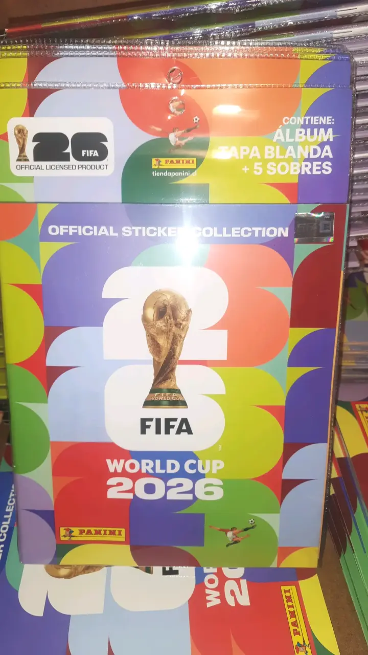 Álbum Panini Mundial FIFA 2026 con  5 sobres