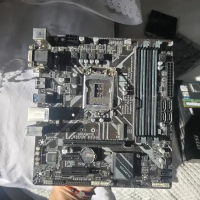 Placa madre Gigabyte B365M-DS3H - miniatura 1