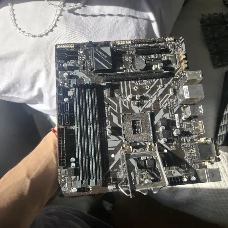 Placa madre Gigabyte B365M-DS3H - 3
