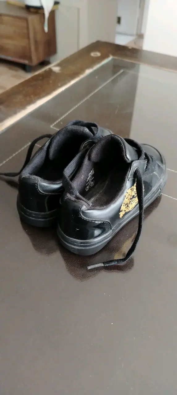 Zapatillas negras para niñ@s con diseño - 2