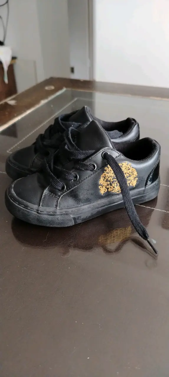 Zapatillas negras para niñ@s con diseño - 3