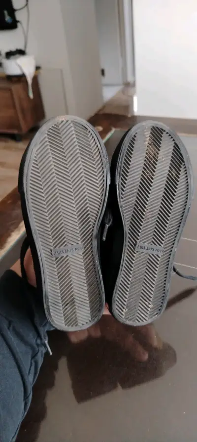 Zapatillas negras para niñ@s con diseño - miniatura 5