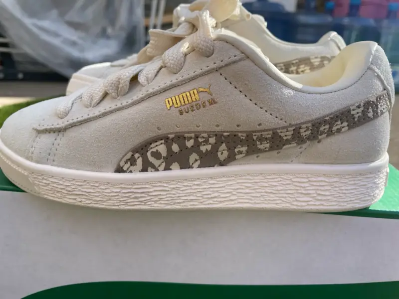 Zapatillas Puma blancas con diseño - 4
