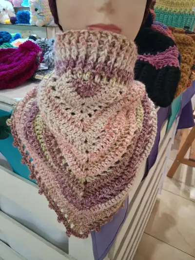 Cuello tejido a crochet multicolor - miniatura 1