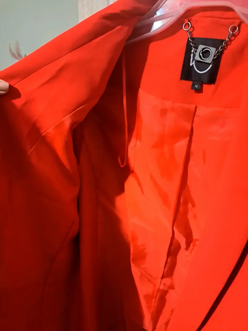 Blazer rojo elegante para mujer - 2