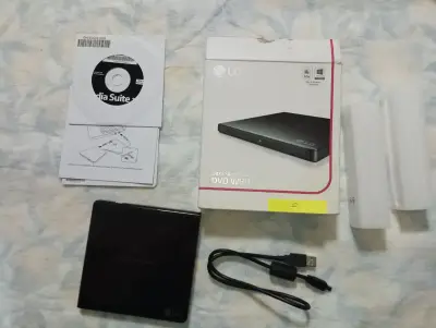 Grabador de DVD Portátil LG GP65 (2) - miniatura 1