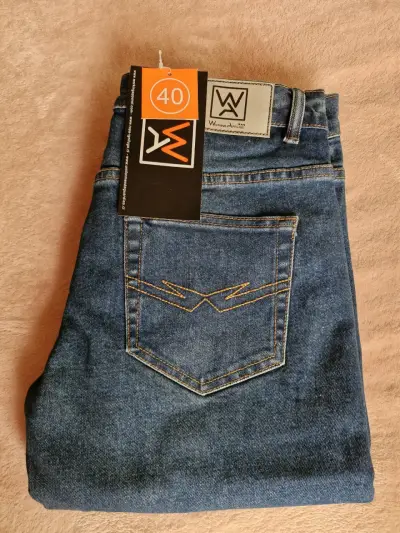 Jeans azul nuevo - miniatura 3