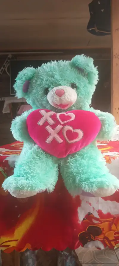 Osito de peluche verde con corazón - miniatura 1