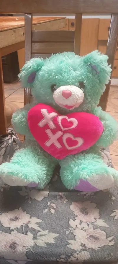 Osito de peluche verde con corazón - miniatura 3