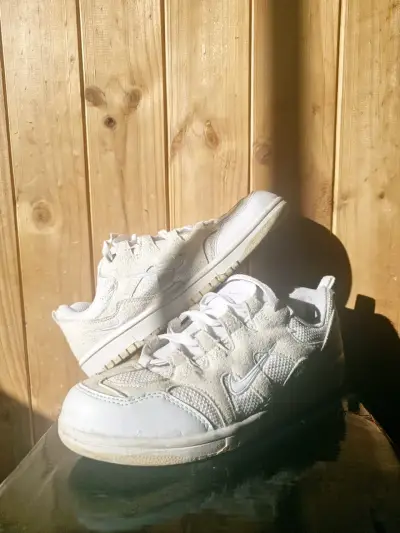 Zapatillas deportivas blancas Nike en buen estado - miniatura 1