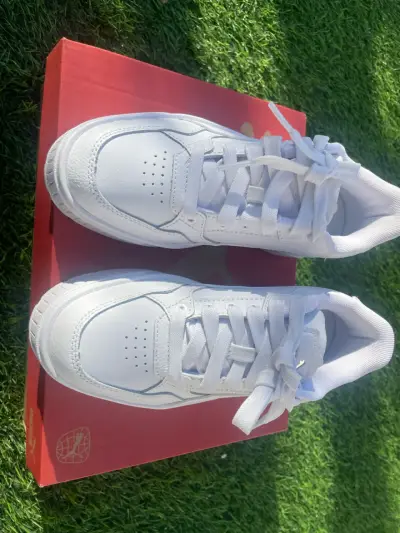 Zapatillas deportivas blancas - miniatura 1