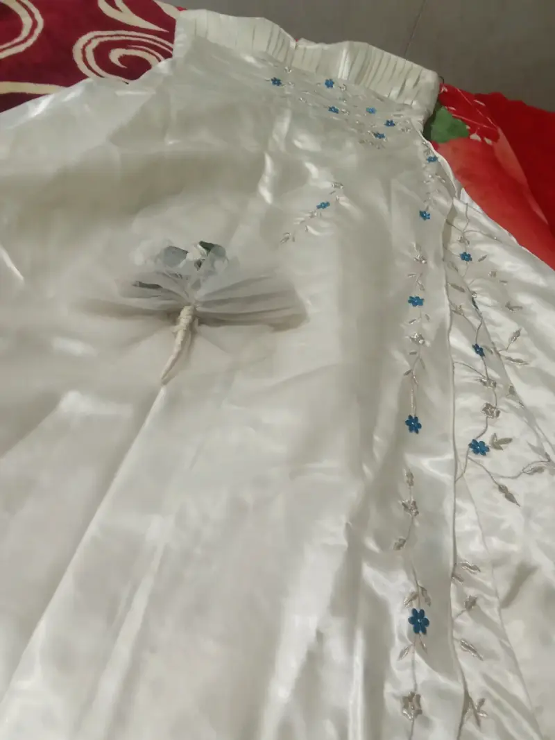 Vestido de novia blanco con bordados - 3