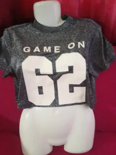 Polera corta con diseño 'Game On 62' - miniatura 1