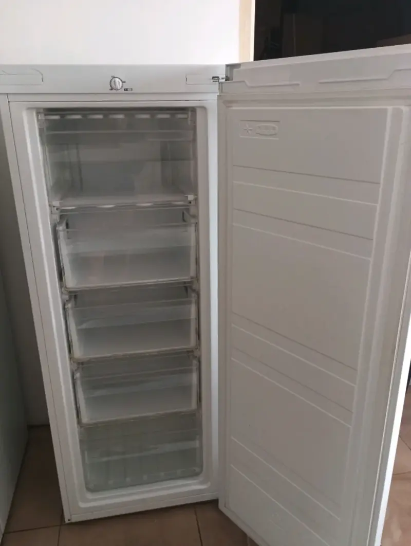 Refrigerador Midea A+ eficiente - 4