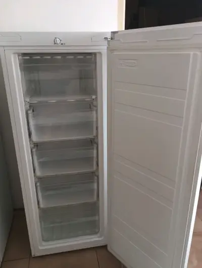 Refrigerador Midea A+ eficiente - miniatura 4