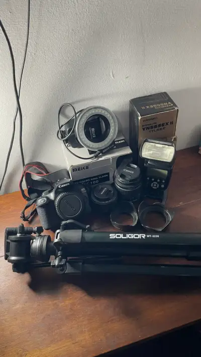 Kit de cámara Canon EOS con accesorios - miniatura 1