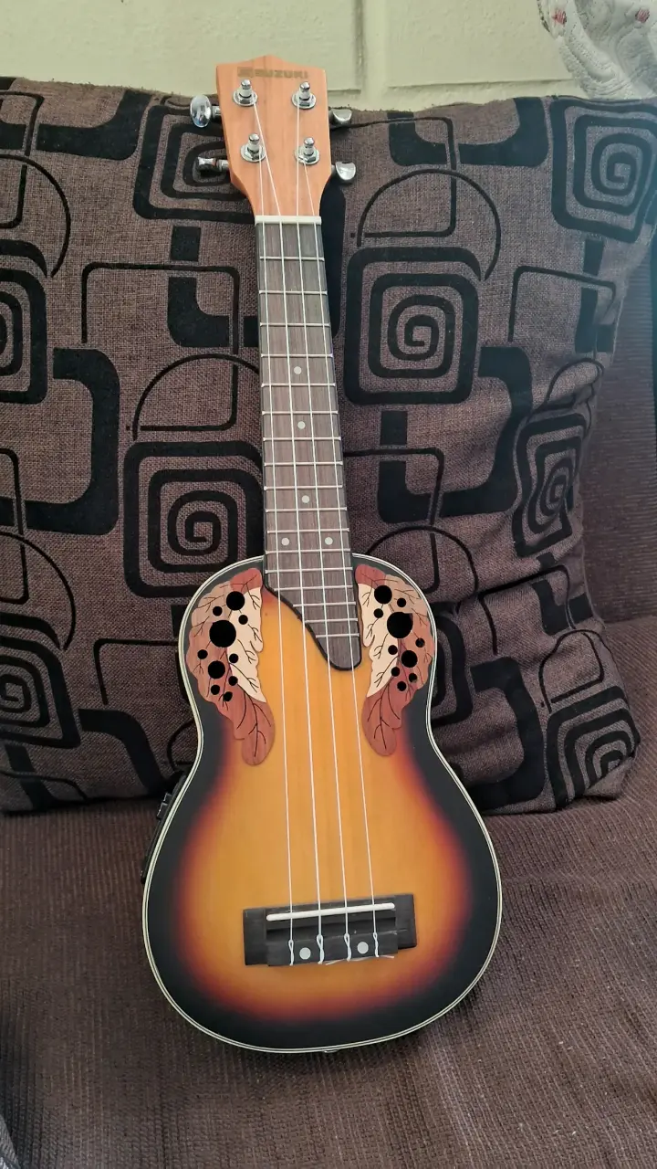 Ukulele Suzuki Electro Acústica - 2