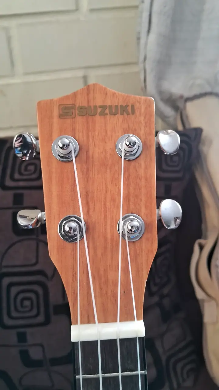 Ukulele Suzuki Electro Acústica - 4