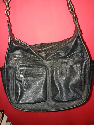 Bolso de cuero negro con múltiples bolsillos - miniatura 1
