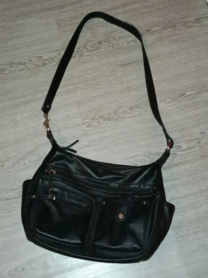 Bolso de cuero negro con múltiples bolsillos - 3