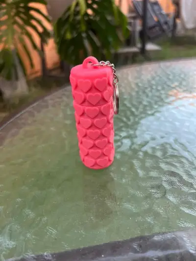 Protector de bálsamo labial con llavero - miniatura 2