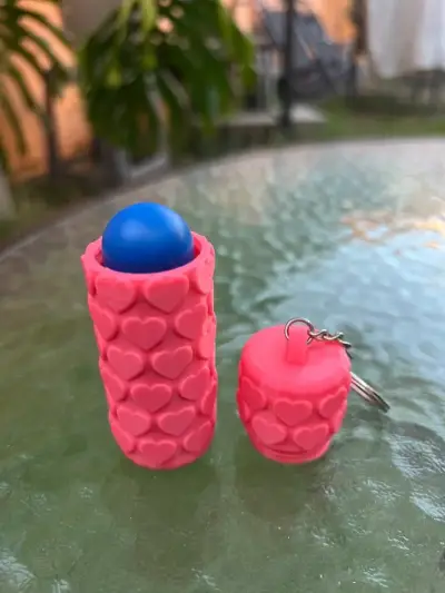 Protector de bálsamo labial con llavero - miniatura 3