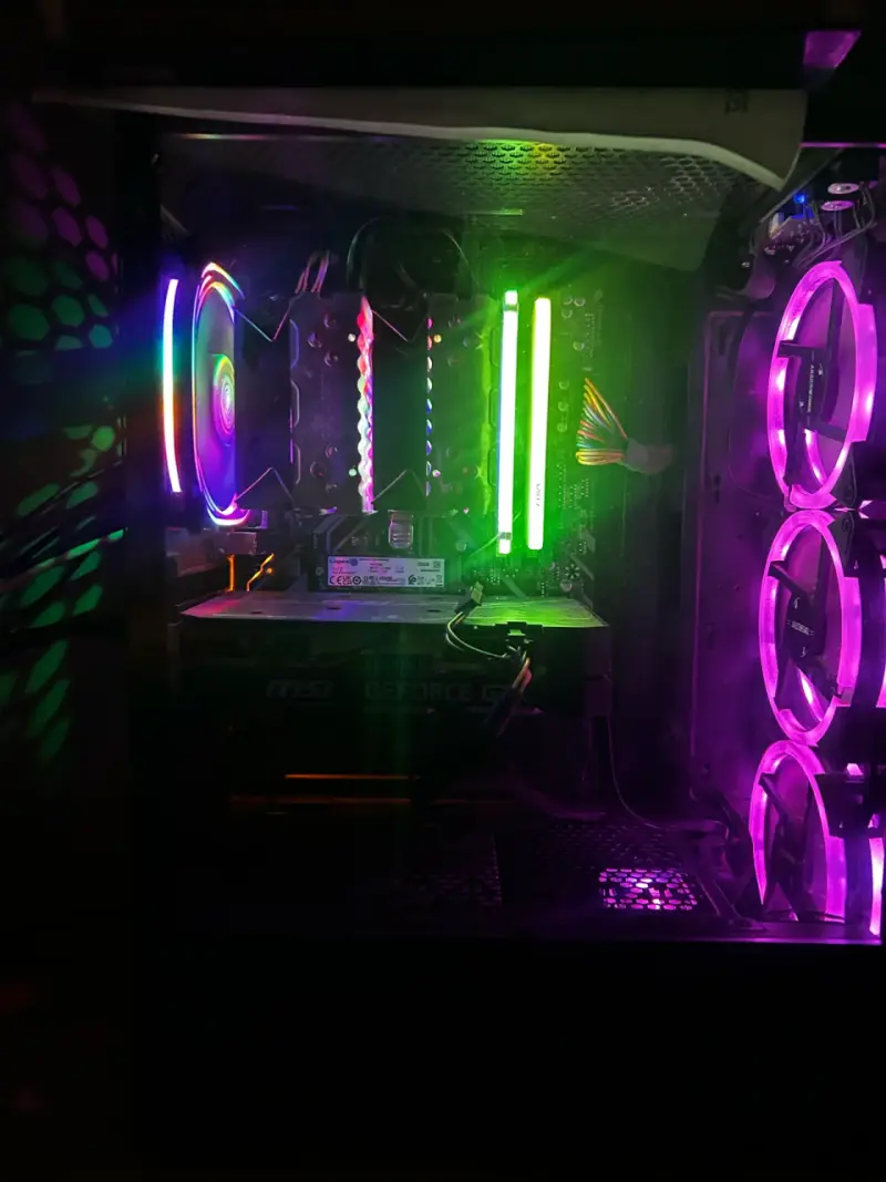 PC Gamer con  todos sus accesorios - 3