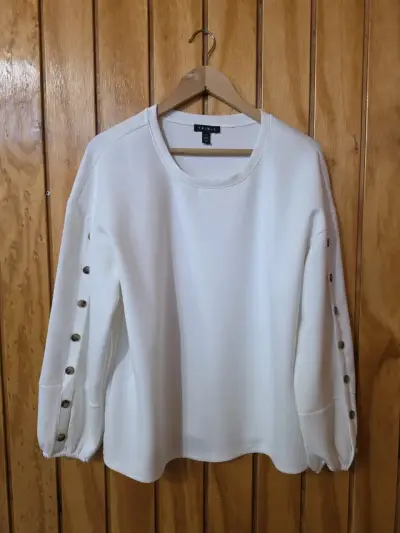 Polera blanca con botones tipo poleron - miniatura 1