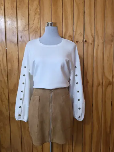 Polera blanca con botones tipo poleron - miniatura 3