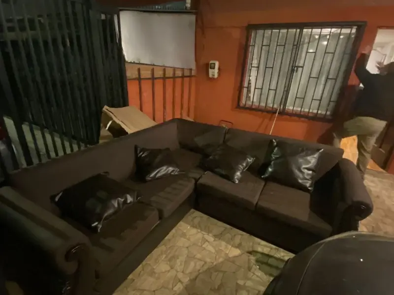 Sofá esquinero grande en buen estado - 4