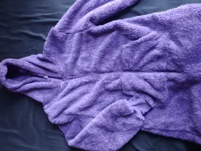 Enterito de polar morado con capucha - miniatura 2