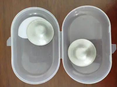 Protectores de pezón de plata en estuche - miniatura 2