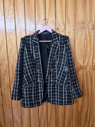 Blazer de cuadros blanco y negro con botones dorados - miniatura 3
