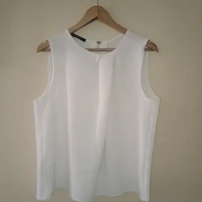 Blusa sin mangas blanca elegante - miniatura 1