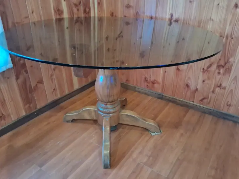 Mesa redonda de vidrio y madera - 2