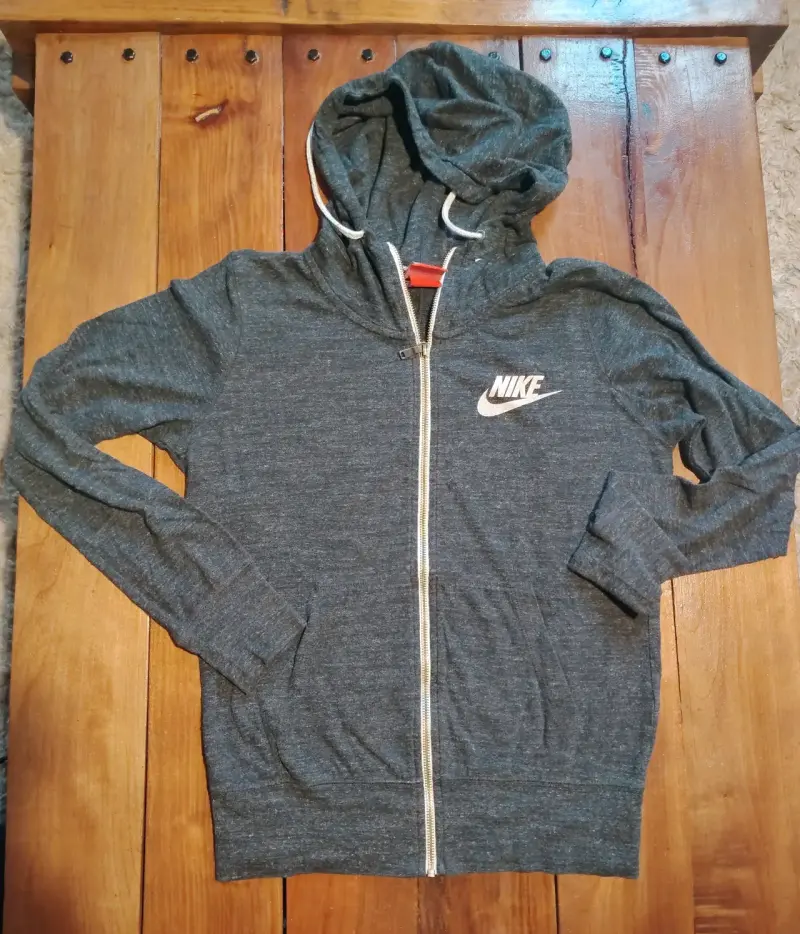 Polerón con capucha Nike gris