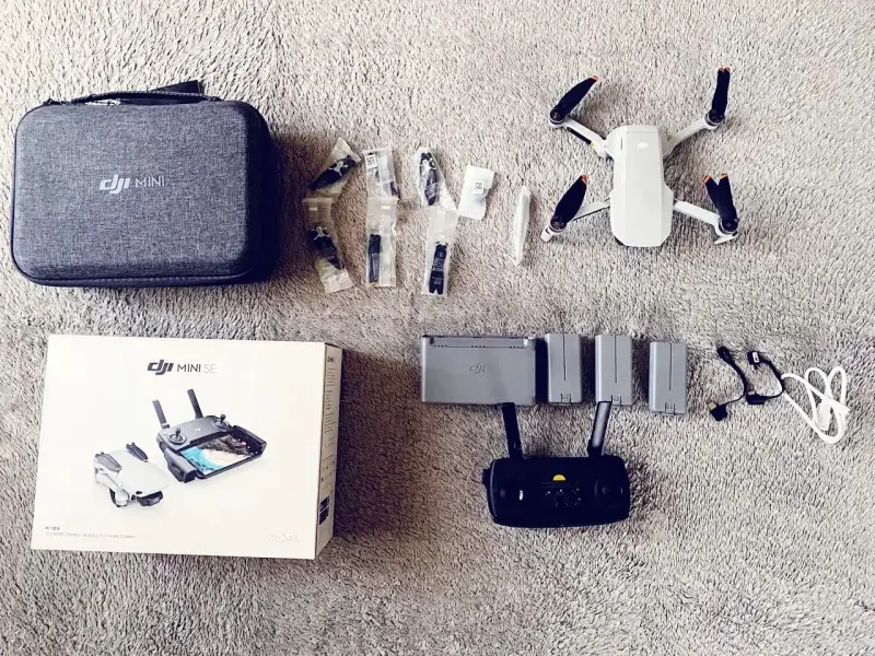 Drone DJI Mini SE con accesorios completos - 2