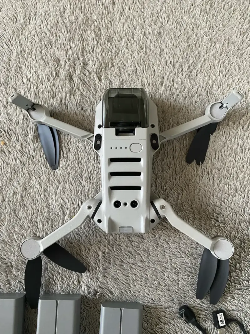 Drone DJI Mini SE con accesorios completos - 5