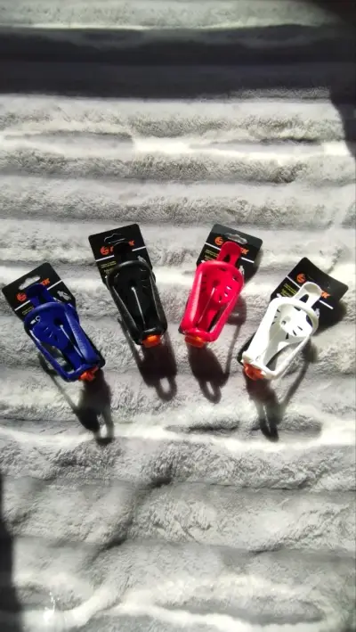 Portabotellas de bicicleta en varios colores - miniatura 1