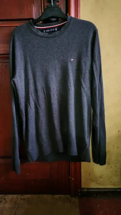 2 Suéters gris y celeste Tommy Hilfiger para hombr - miniatura 1