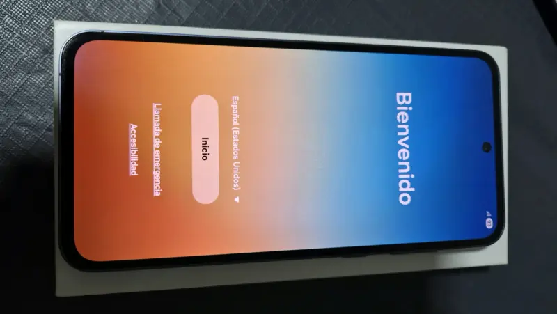Samsung Galaxy A55 5G con accesorios - 2