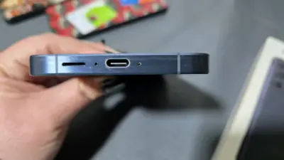 Samsung Galaxy A55 5G con accesorios - miniatura 6